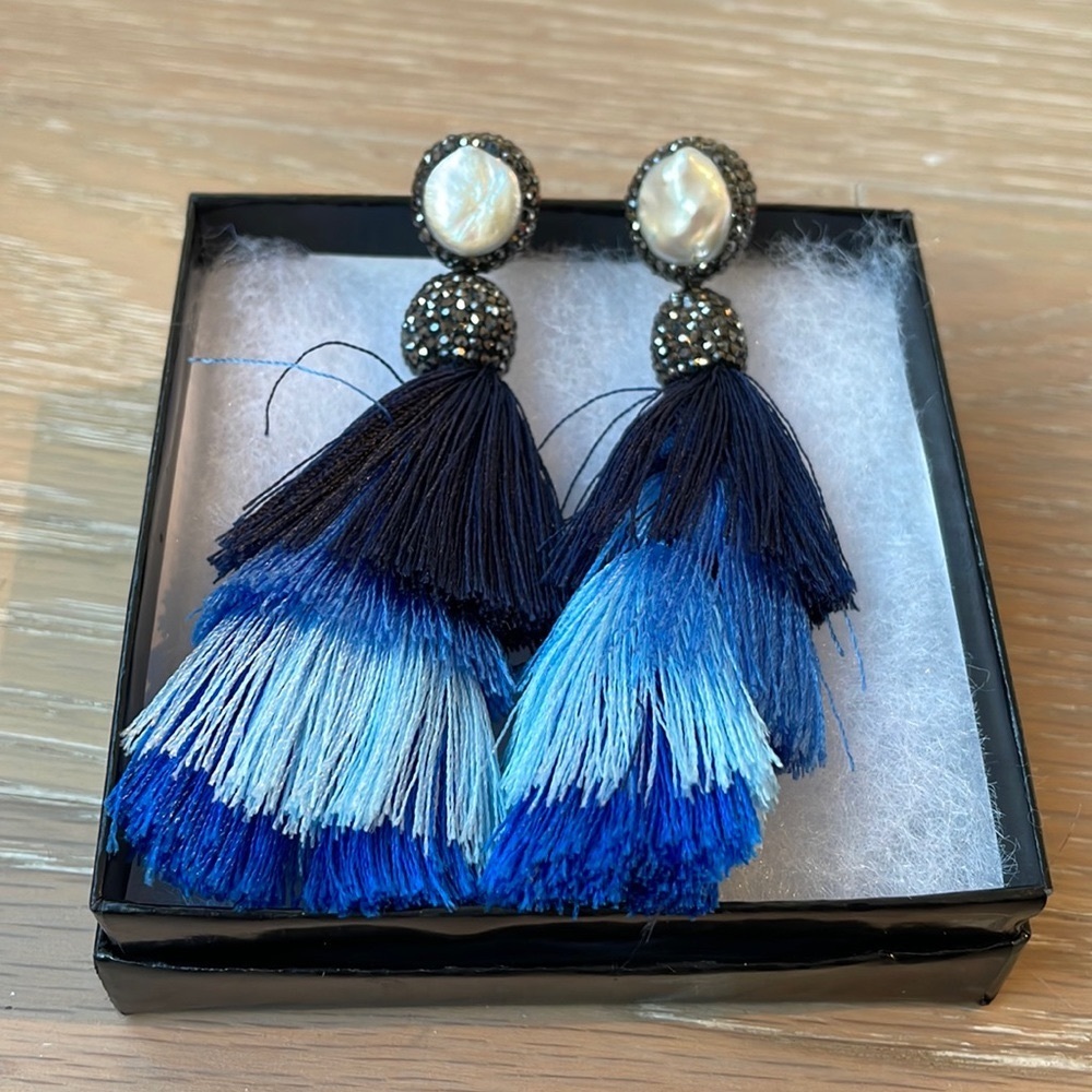 Blue-Tassel Pearl Earrings